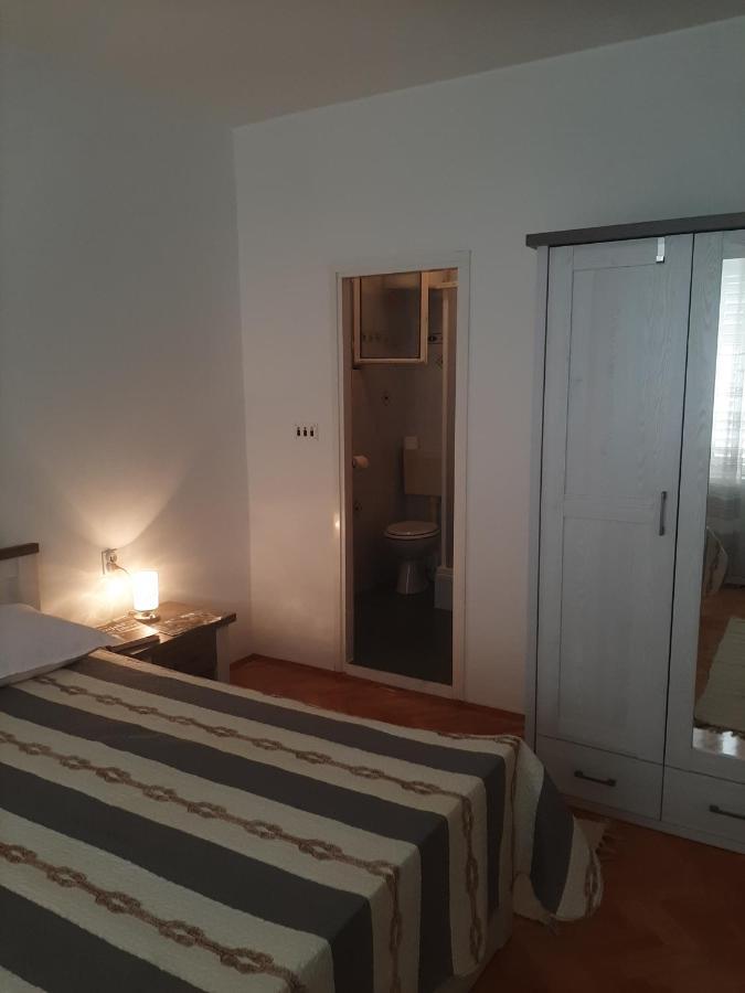 Apartments And Rooms Ljubica Лун Екстериор снимка