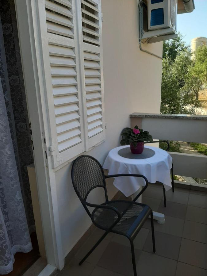 Apartments And Rooms Ljubica Лун Екстериор снимка