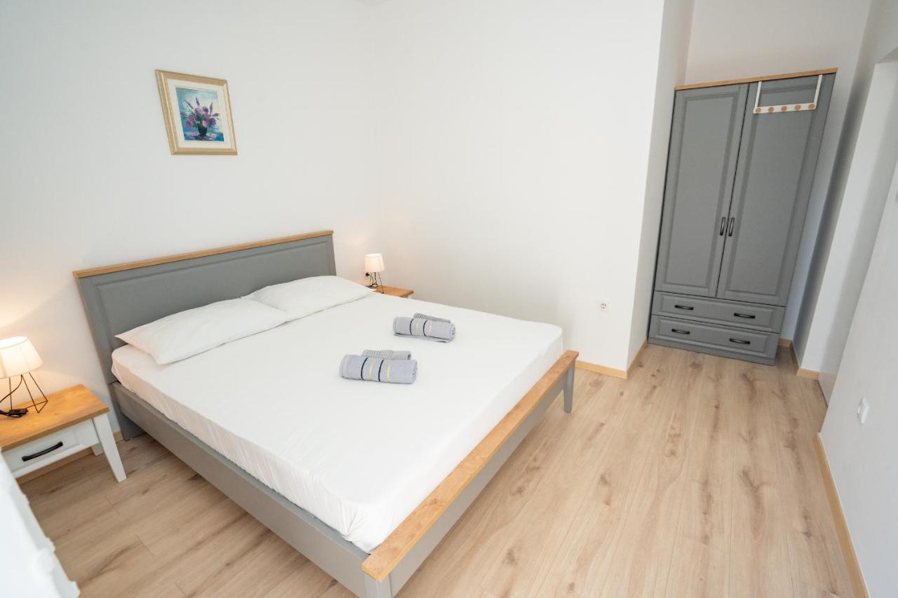 Apartments And Rooms Ljubica Лун Екстериор снимка