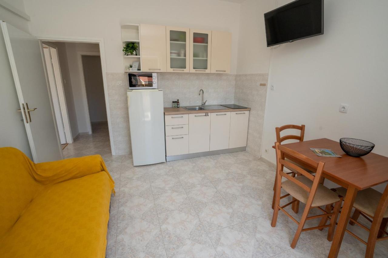 Apartments And Rooms Ljubica Лун Екстериор снимка