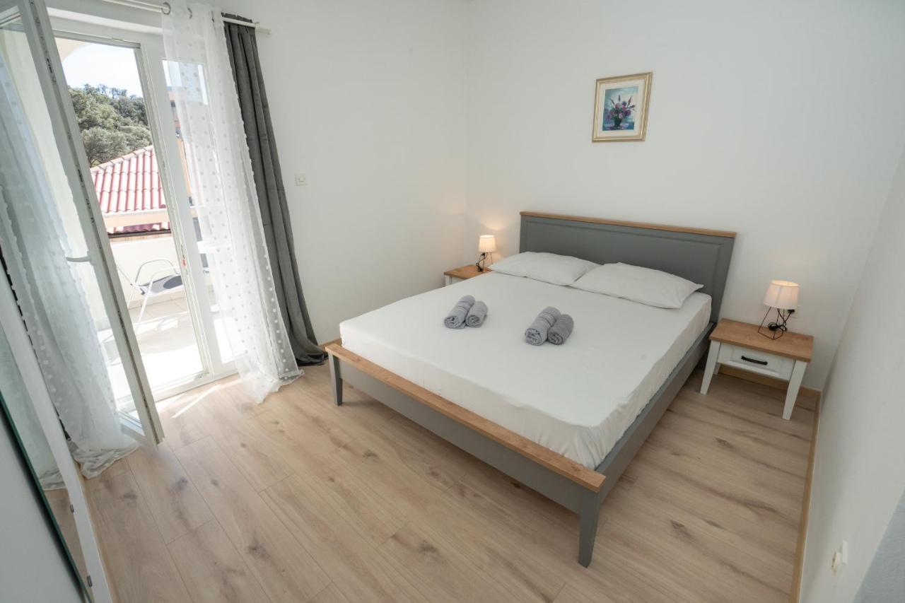 Apartments And Rooms Ljubica Лун Екстериор снимка