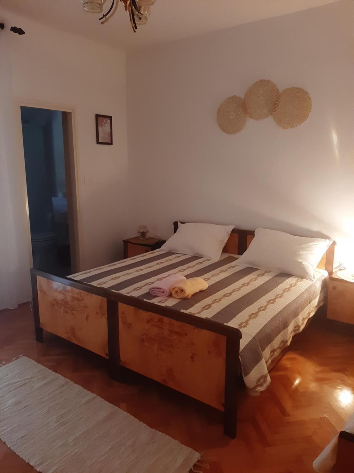 Apartments And Rooms Ljubica Лун Екстериор снимка